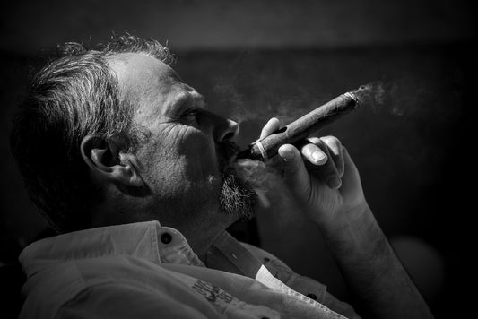 Cigar Etiquette: Do’s and Don'ts for New Smokers