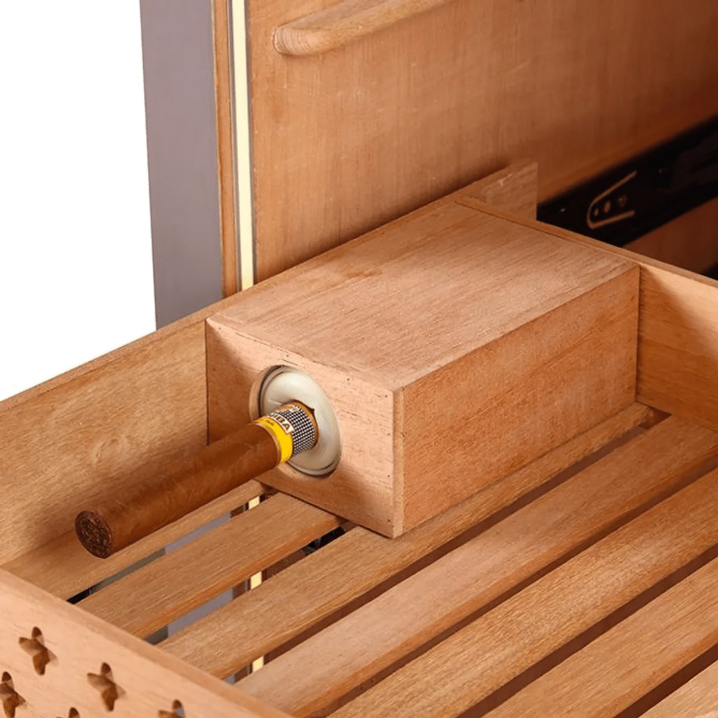 Close-up of the Raching RR980 built-in suction resistance tester used to check cigar draw and airflow before lighting.