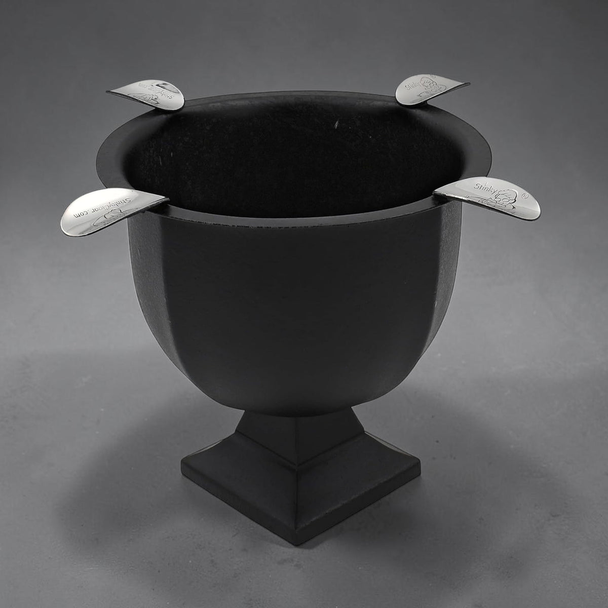 Stinky Cigar® Box Pressed 4-Stirrup Deep-Bowl Ashtray